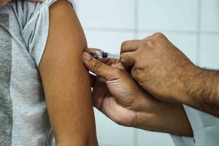 Escolas de Ferraz Vasconcelos oferecem vacina contra a dengue até sexta-feira (23)