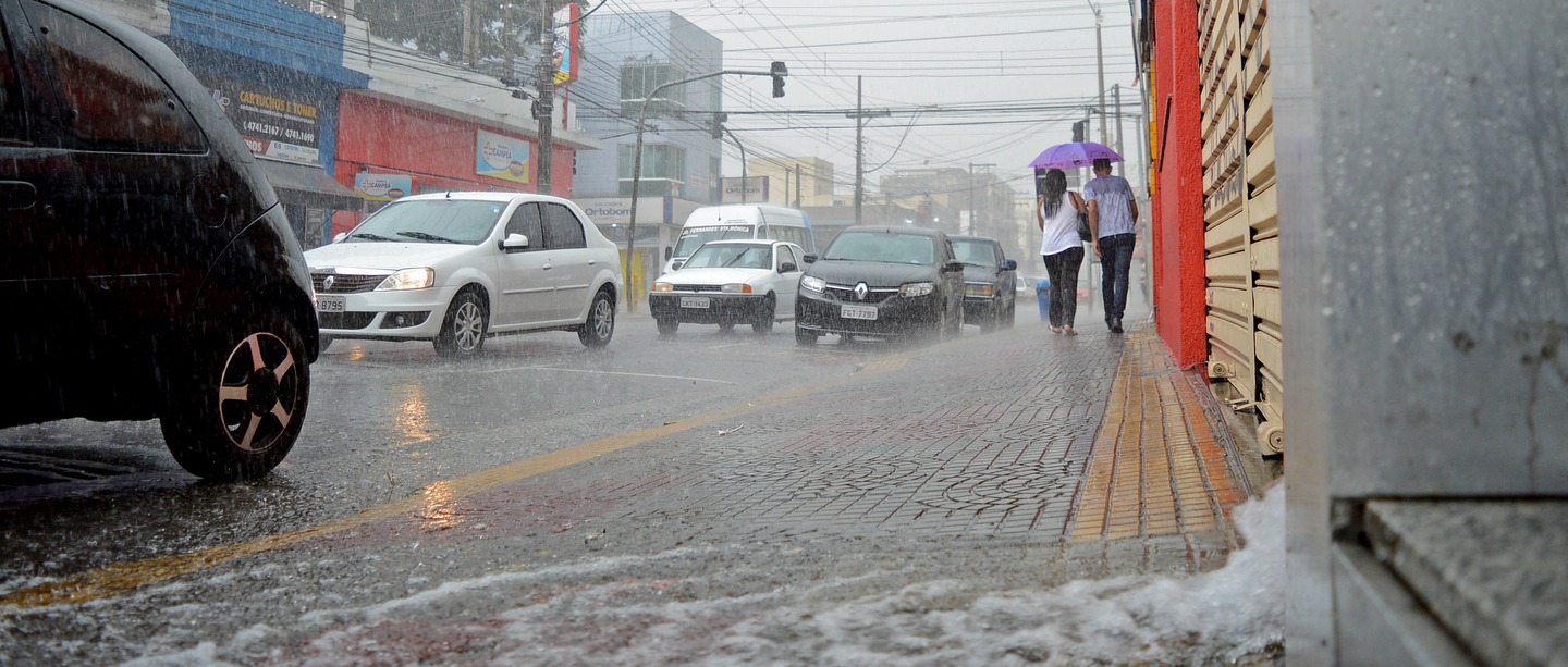 Mesmo sem ocorrências graves, Suzano registra pontos de alagamento devido à chuva desta sexta-feira (23)