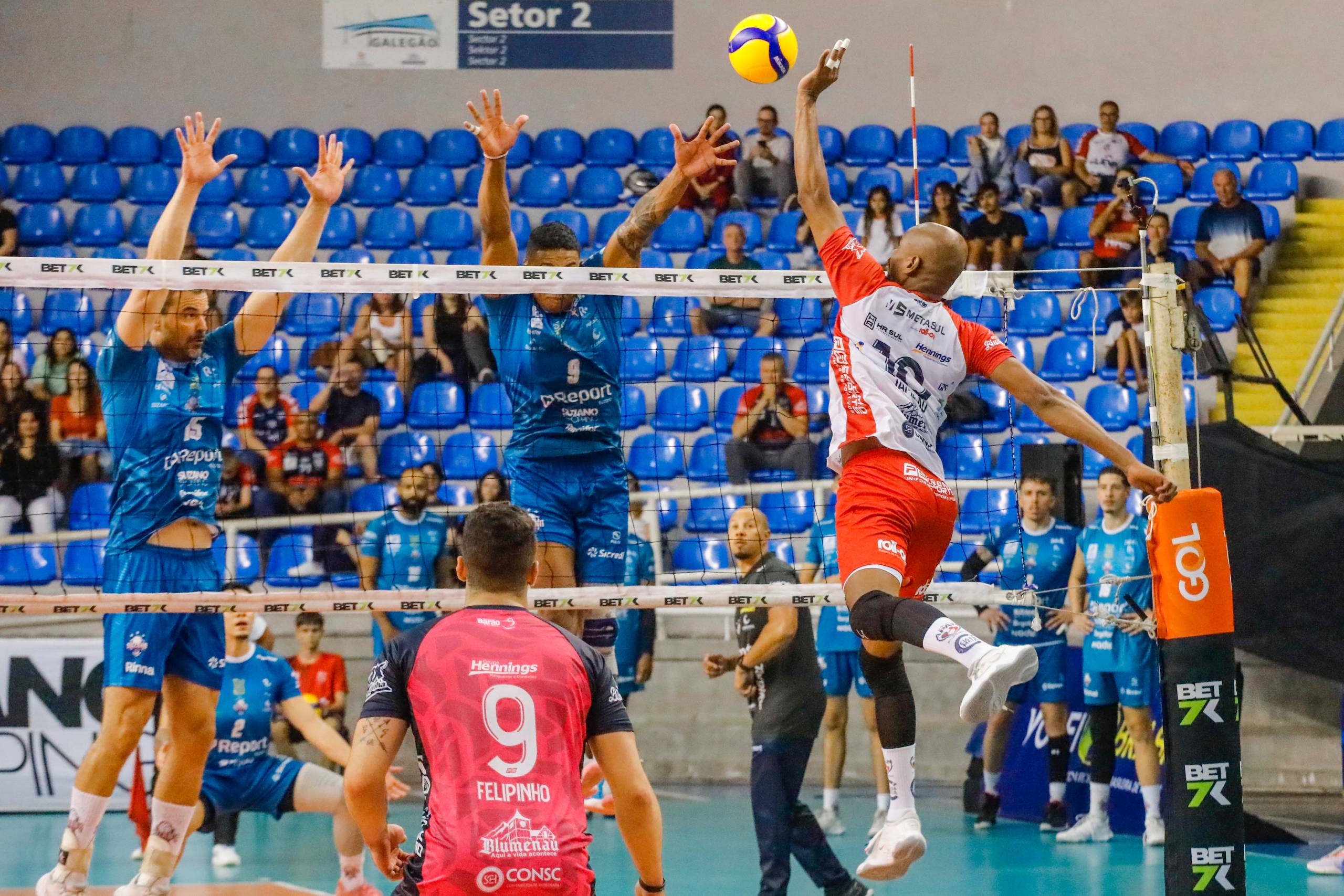 Suzano Vôlei enfrenta o Sada Cruzeiro, líder da Superliga Bet7k, nesta sexta-feira (15)