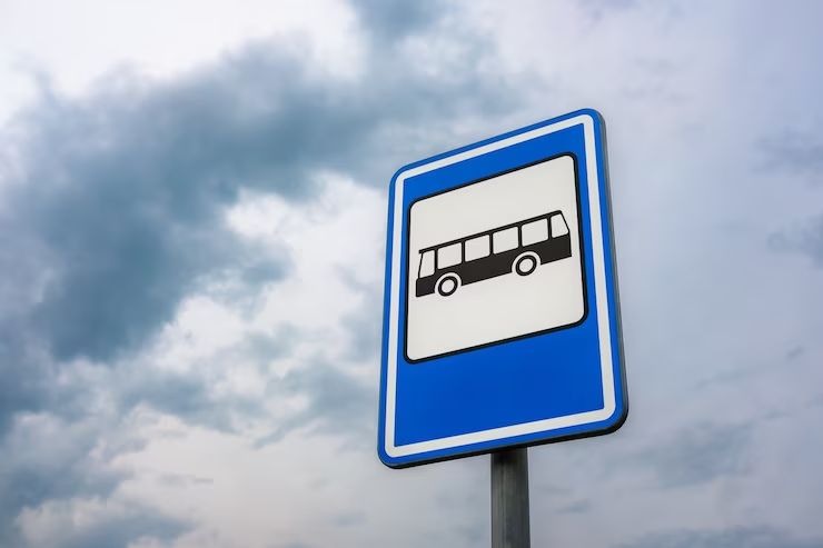Radial e empresas parceiras promovem a primeira carreata de ônibus iluminado do Alto Tietê