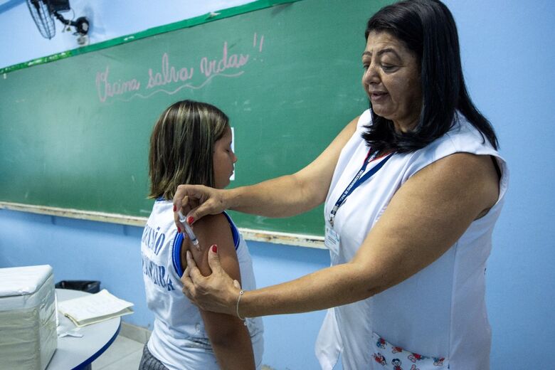 Itaquaquecetuba vacina 2,8 mil crianças contra a dengue 