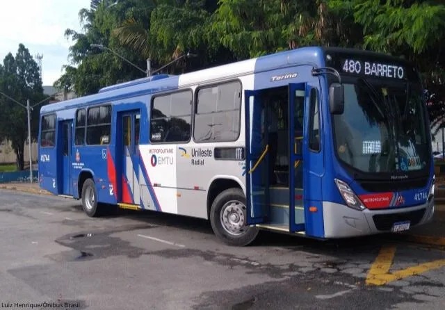 Mulher é atropelada por ônibus da EMTU, em Poá; polícia investiga o caso