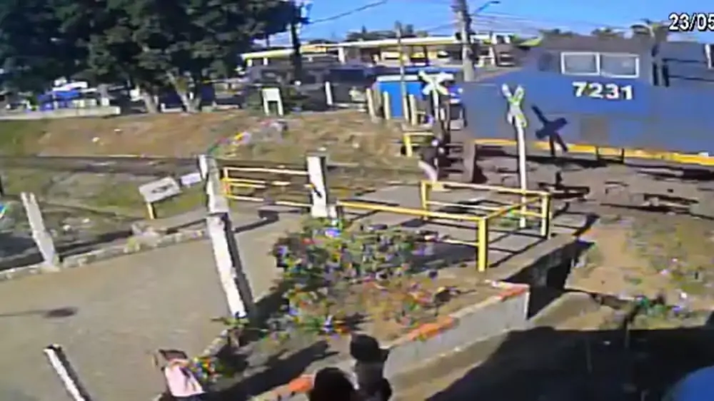 VÍDEO! Professora de música morre ao ser atropelada por trem em Itaquá
