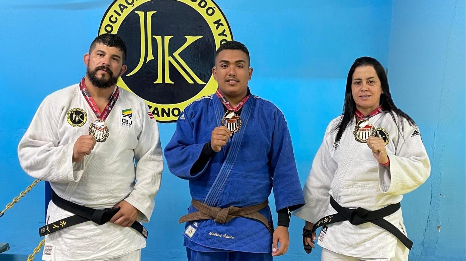 Atletas de Suzano levam medalhas de ouro em torneio paulista de judô