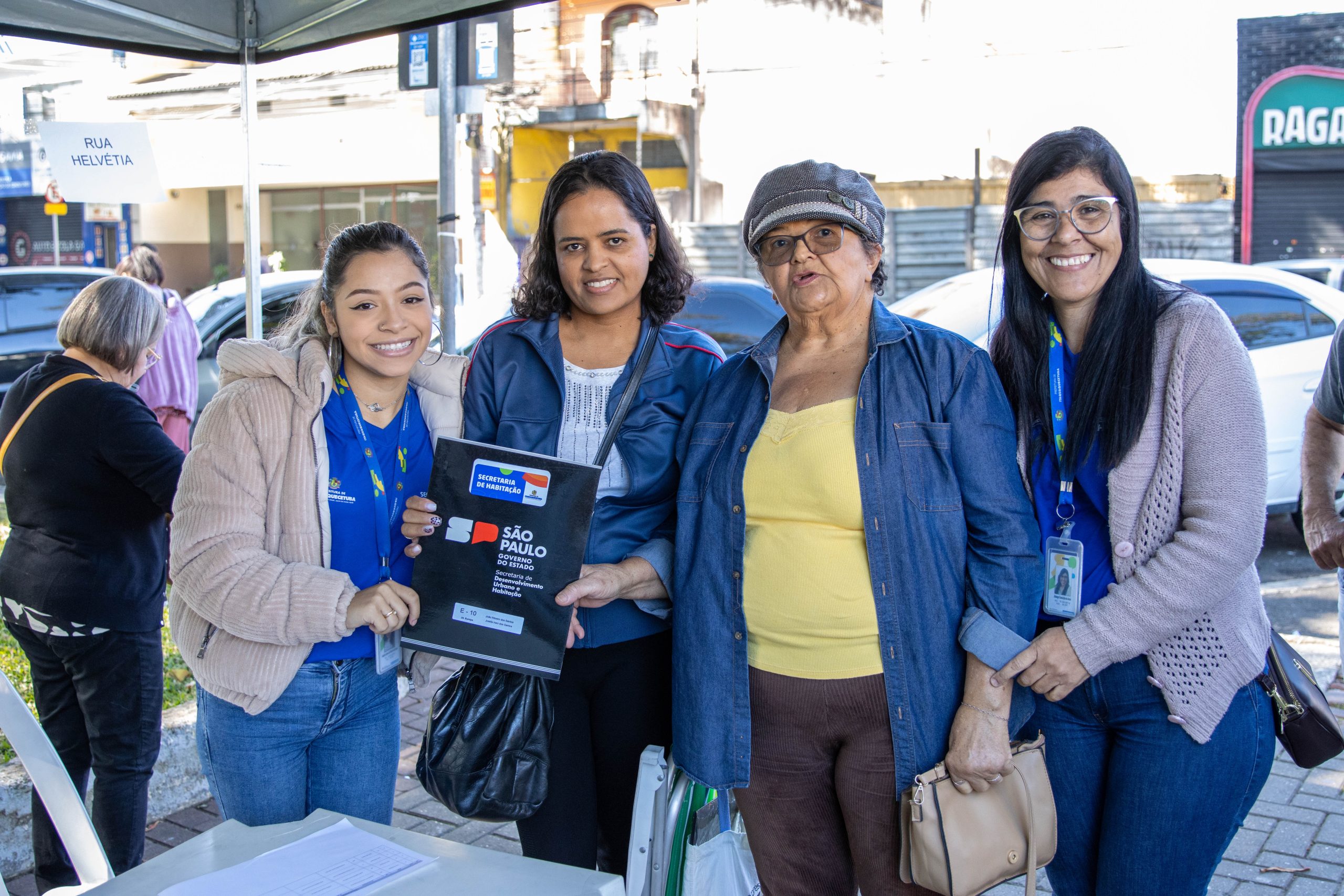 Itaquá entrega 500 títulos de regularização fundiária para famílias