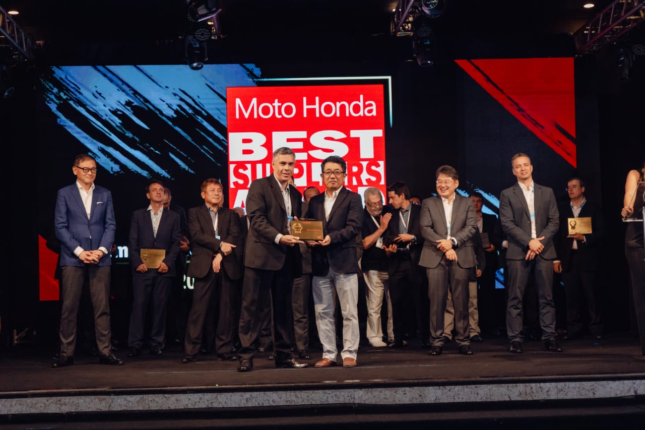 Niterra ganha prêmios de melhor fornecedor da Moto Honda e excelência no atendimento na divisão de peças da Honda Automóveis