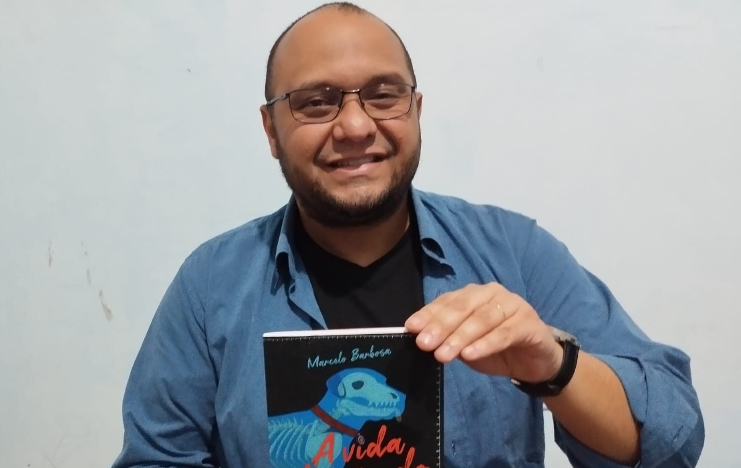 Escritor Marcelo Barbosa lança seu mais novo livro “A vida de cão do Requis”