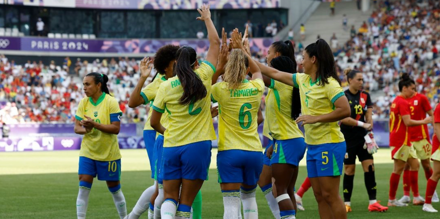 Futebol feminino perde para a Espanha nas Olimpíadas, mas avança para as oitavas