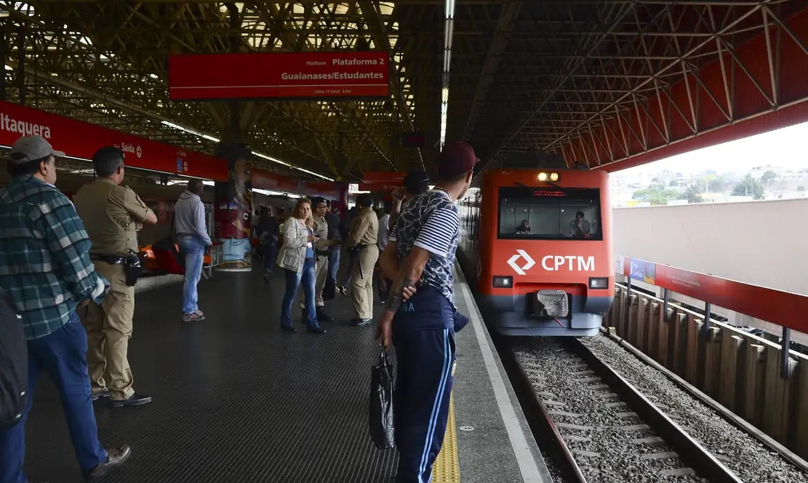 Briga em trem da CPTM causa tumulto na Linha 11-Coral; rumores de roubo são desmentidos