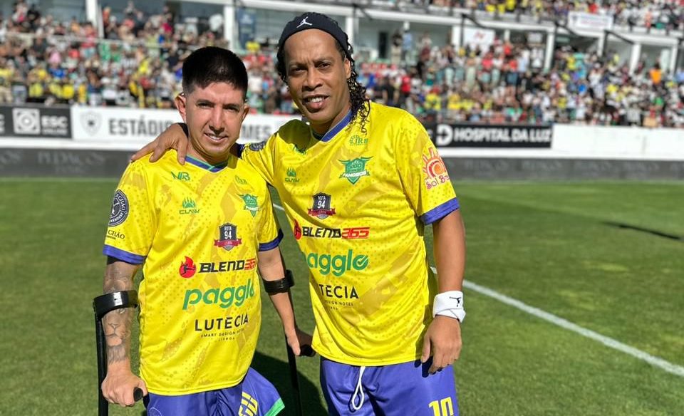 Rogerinho R9 marca presença em Portugal e divide campo com Ronaldinho Gaúcho