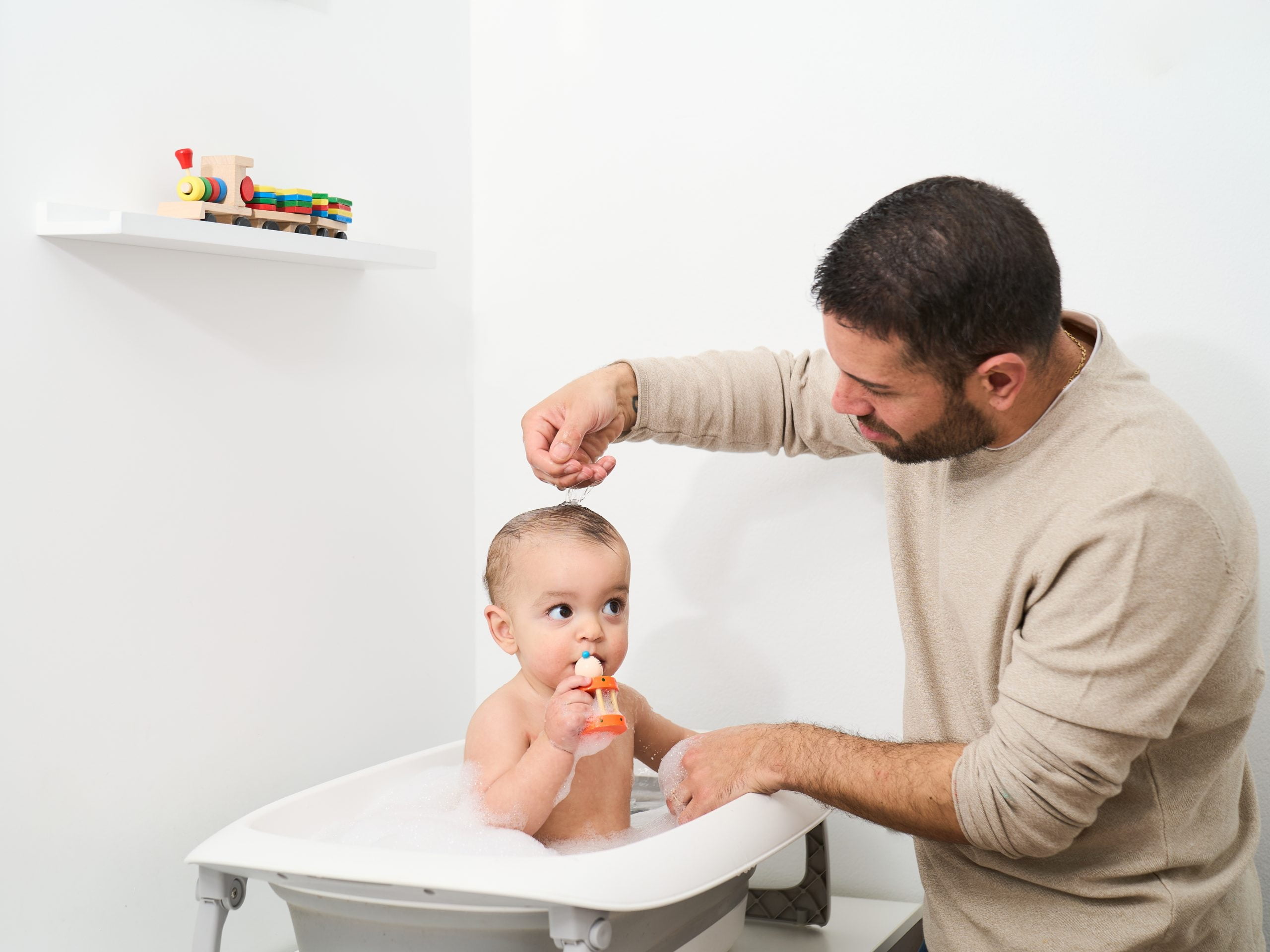 Saúde mental paterna: psicóloga orienta pais de primeira viagem