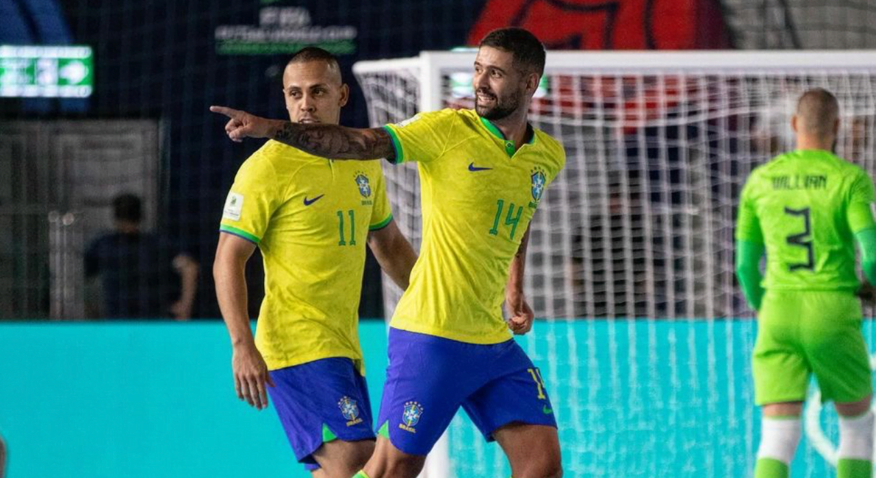 Suzanense Felipe Valério volta a marcar e Brasil avança na Copa do Mundo de Futsal