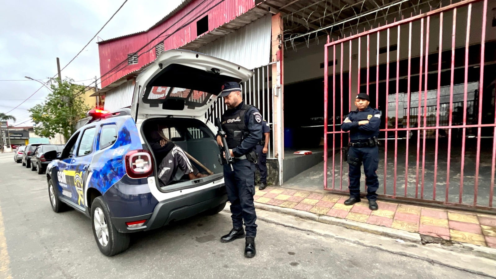 Suspeitos de furto são detidos pela GCM de Itaquaquecetuba