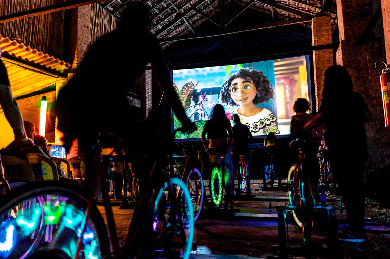 Mogi das Cruzes recebe cinema movido a bicicletas