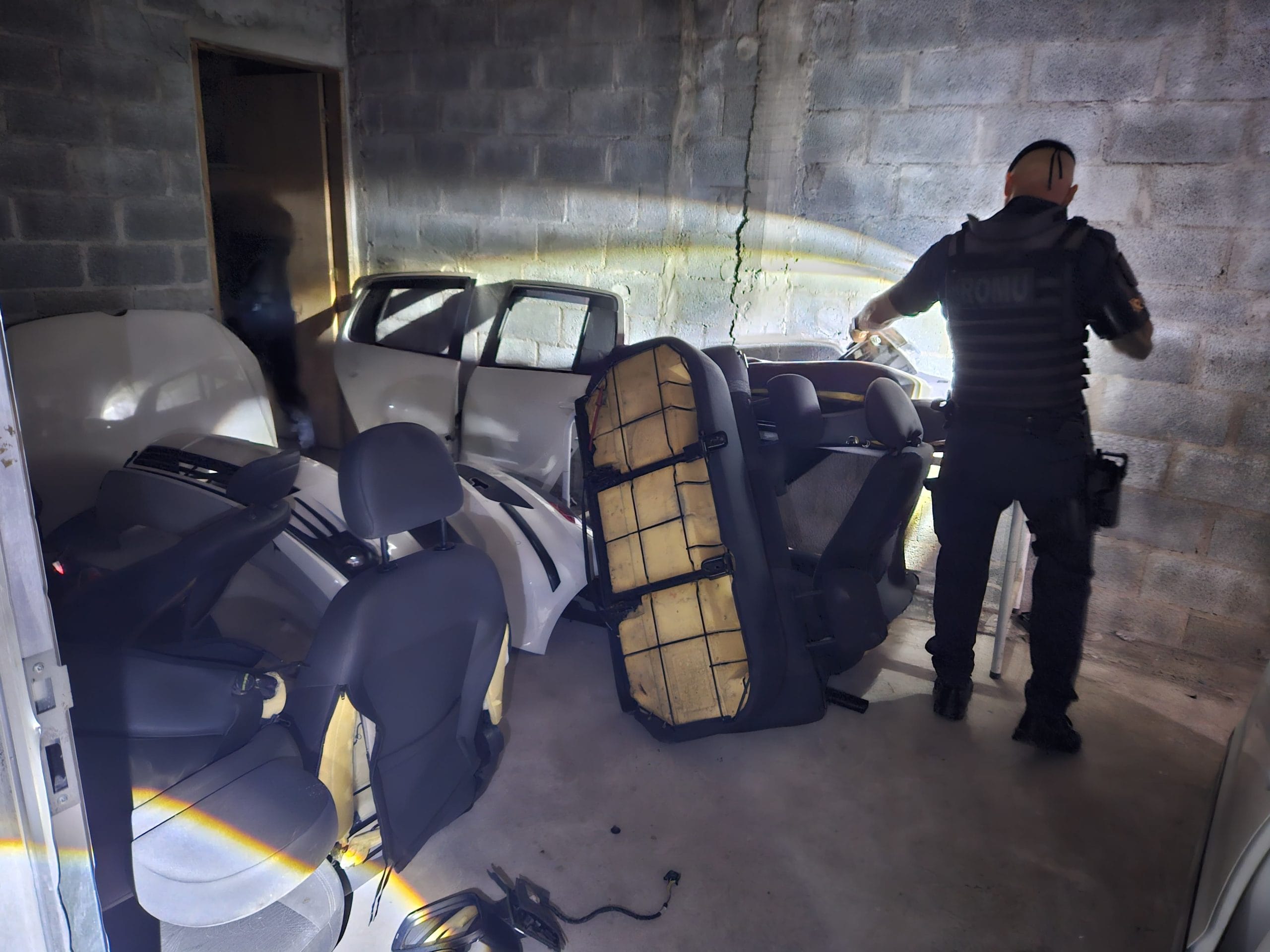 GCM de Itaquá detém suspeito por tráfico de drogas e desarticula desmanche clandestino