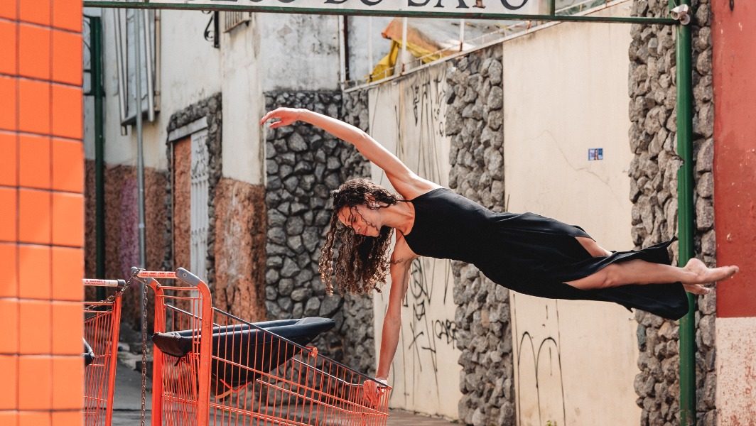Exposição “Grafias da Dança” terá performance ao vivo no hall da Prefeitura de Mogi das Cruzes