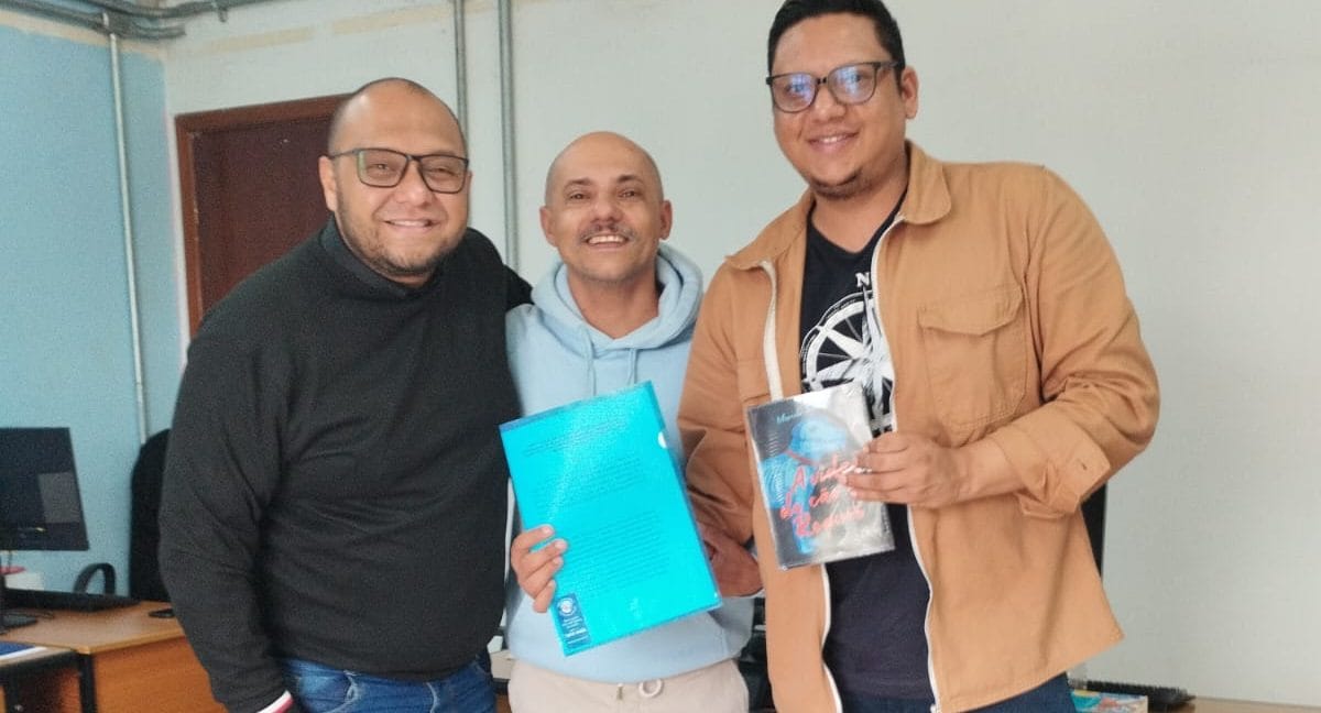 Escritor de Ferraz disponibiliza produção para atender lei que inclui filmes nacionais no currículo das escolas