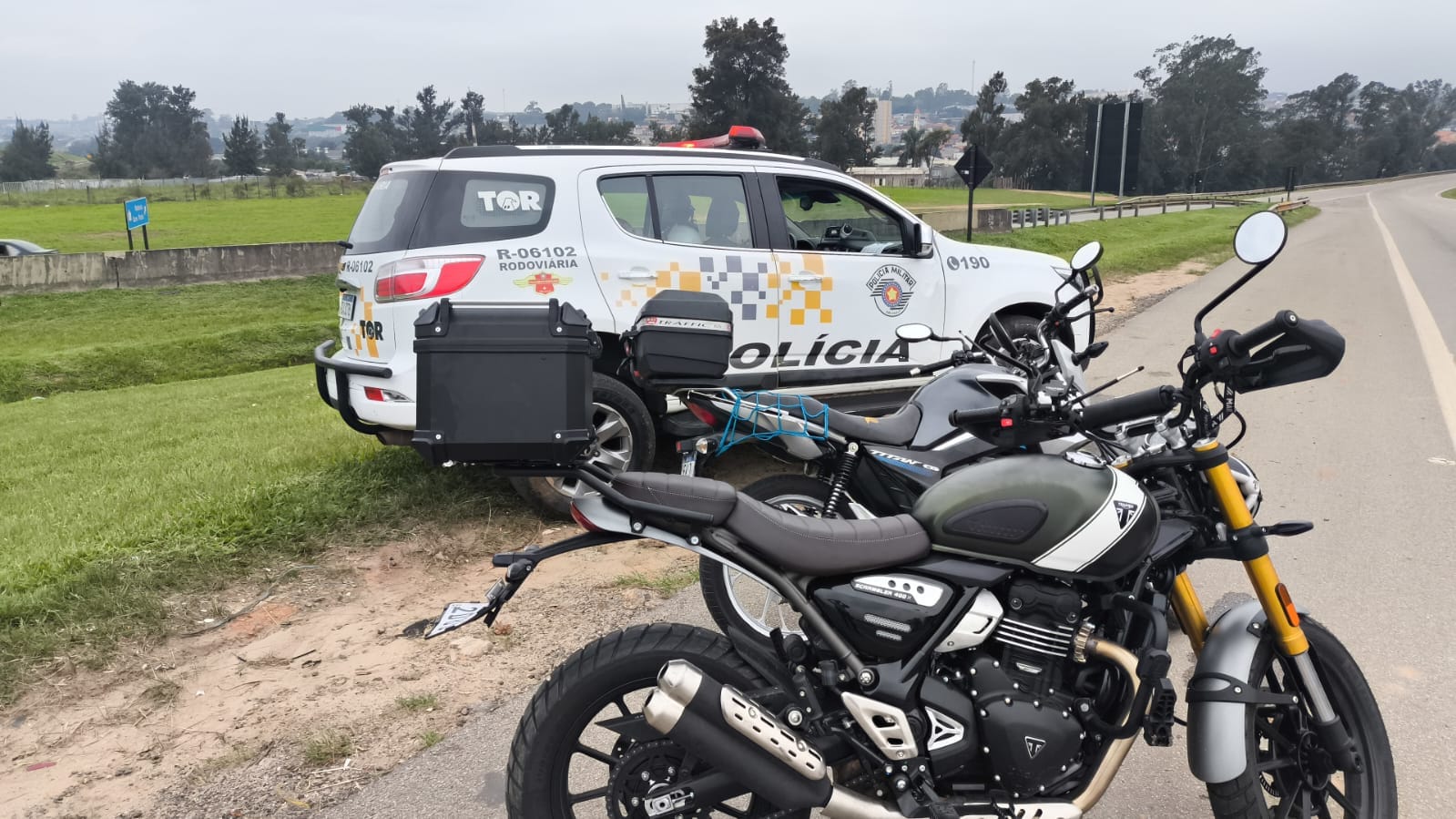 TOR intercepta suspeitos e recupera motos roubadas na Ayrton Senna, em Itaquaquecetuba