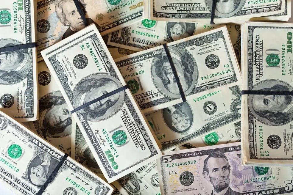 Dólar atinge R$ 6,38 nesta quarta-feira e pressiona economia brasileira
