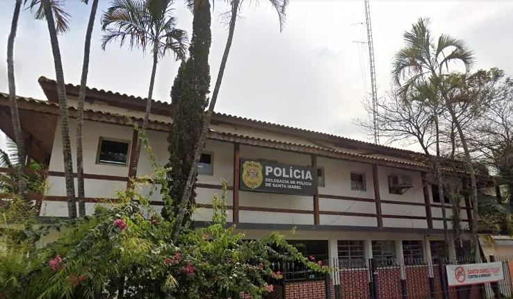 Procurado por roubo foge da PM, colide moto com carro e acaba preso em Santa Isabel