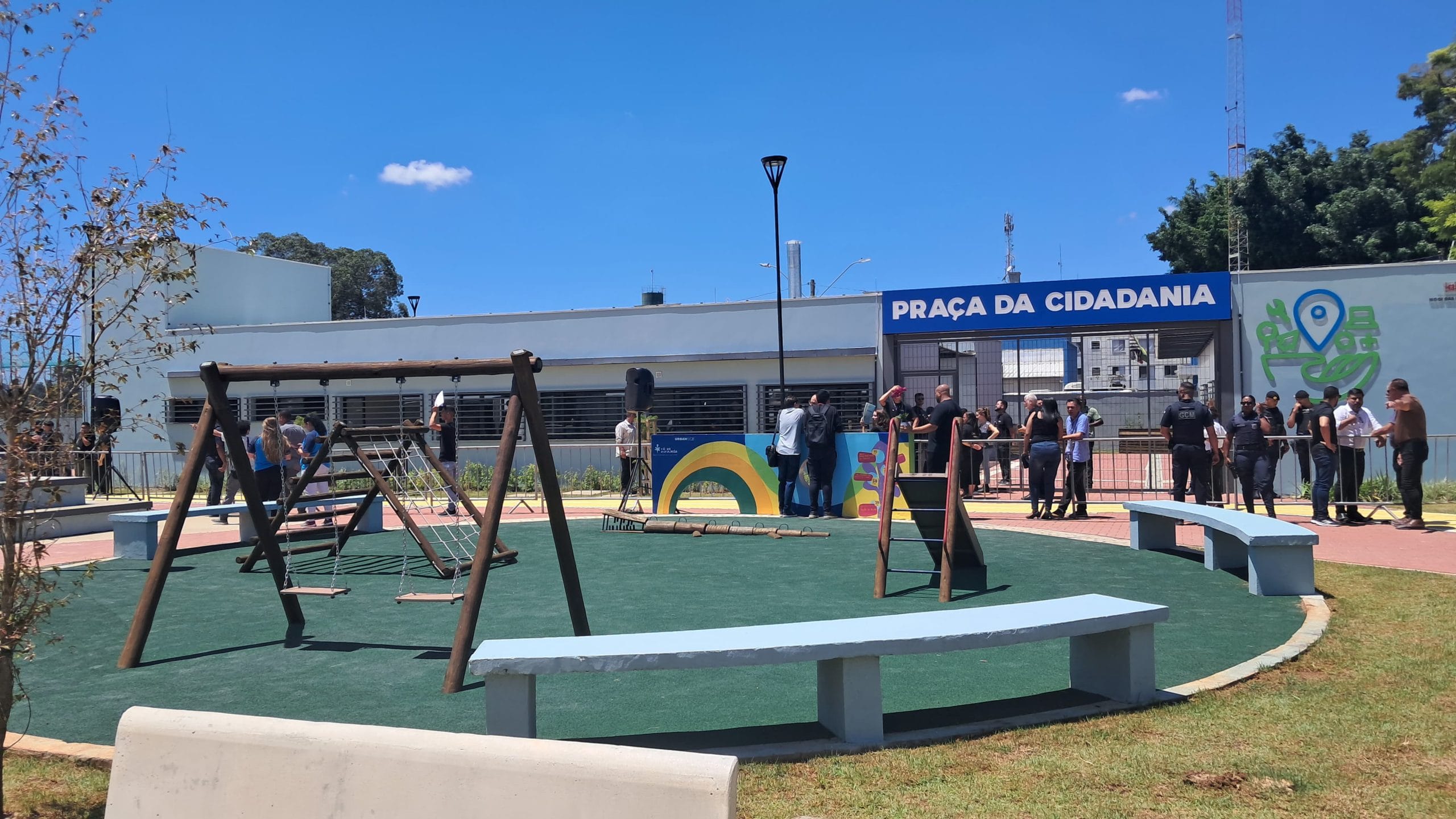 Praça da Cidadania de Mogi oferece cursos gratuitos e espaço esportivo