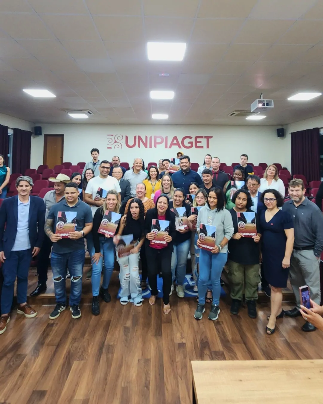 Estudantes garantem bolsas integrais para cursos superiores em Suzano