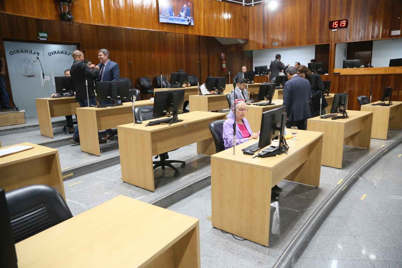 Câmara celebra escolha de escolas de Mogi para programa de ensino cívico-militar