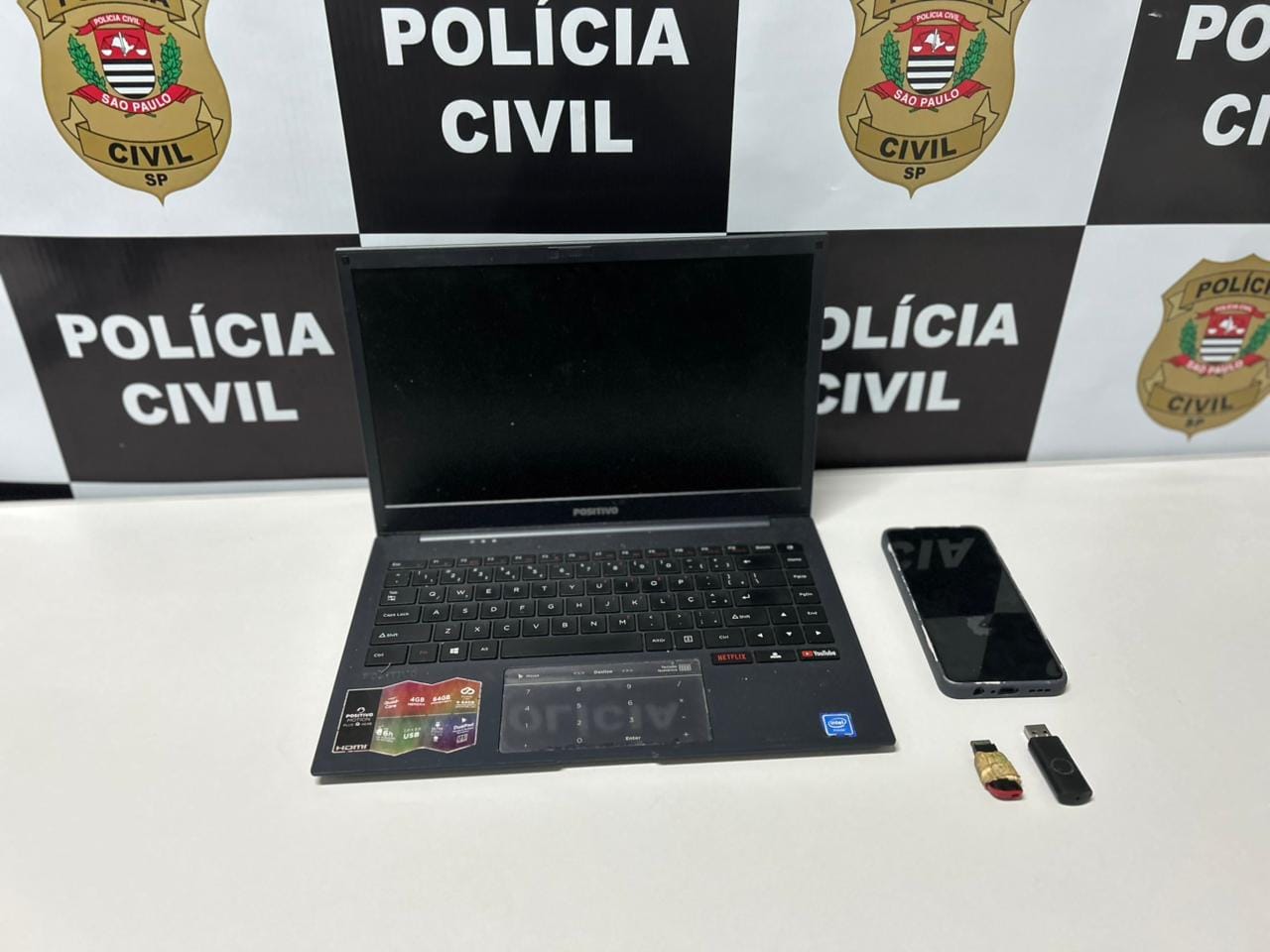 Jovem de 18 anos é preso em Santa Isabel acusado de liderar organização criminosa virtual