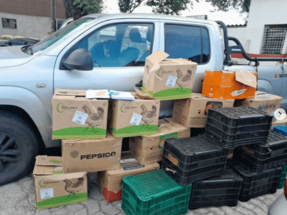 Dupla é presa por suspeita de contrabando e 6 mil essências de narguilé são apreendidas, em Suzano