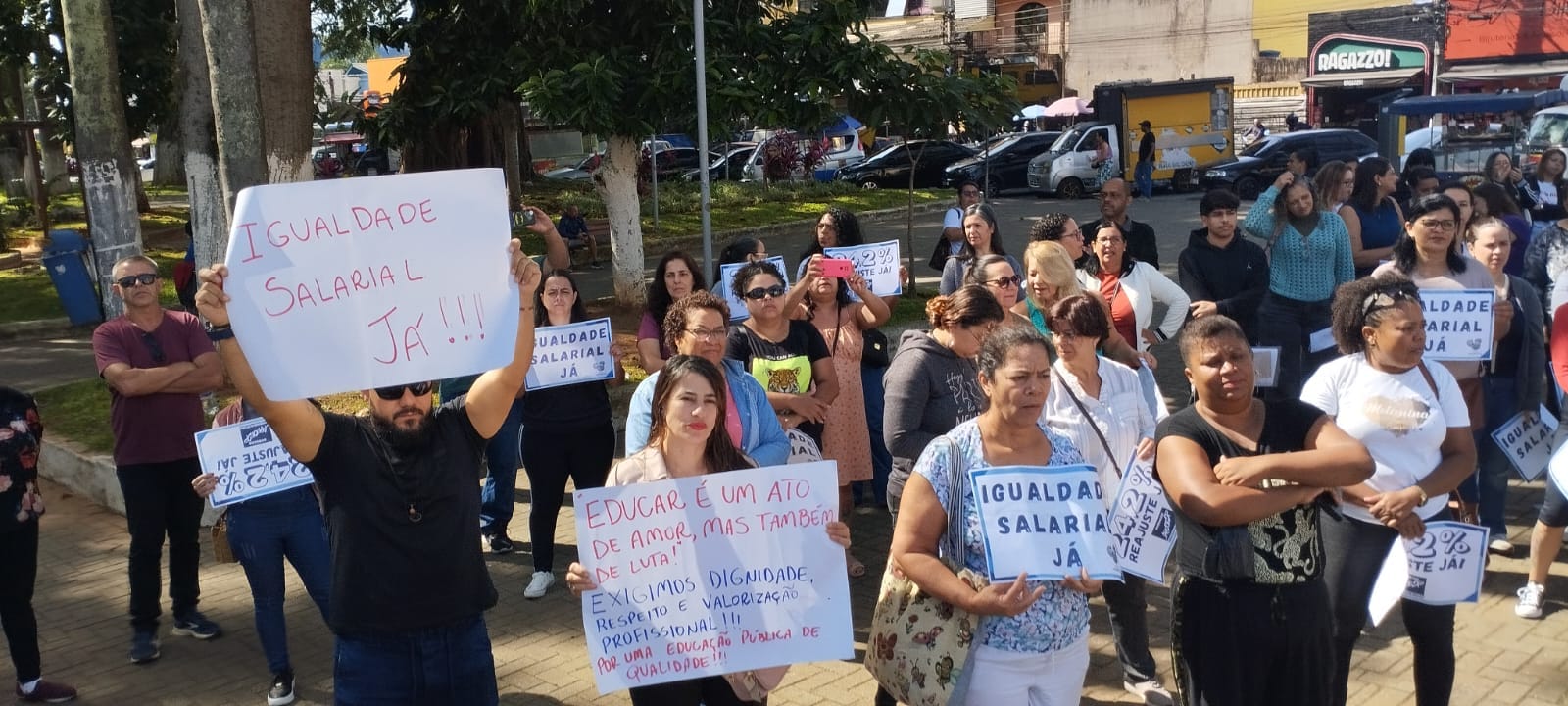 Professores de Itaquá realizam novo protesto por valorização da categoria