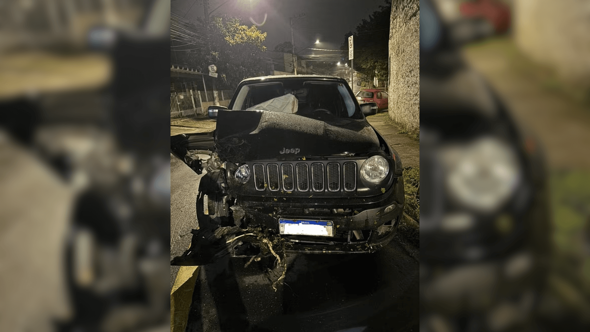 Roubo de veículo termina em colisão contra muro e prisão de suspeito em Ferraz