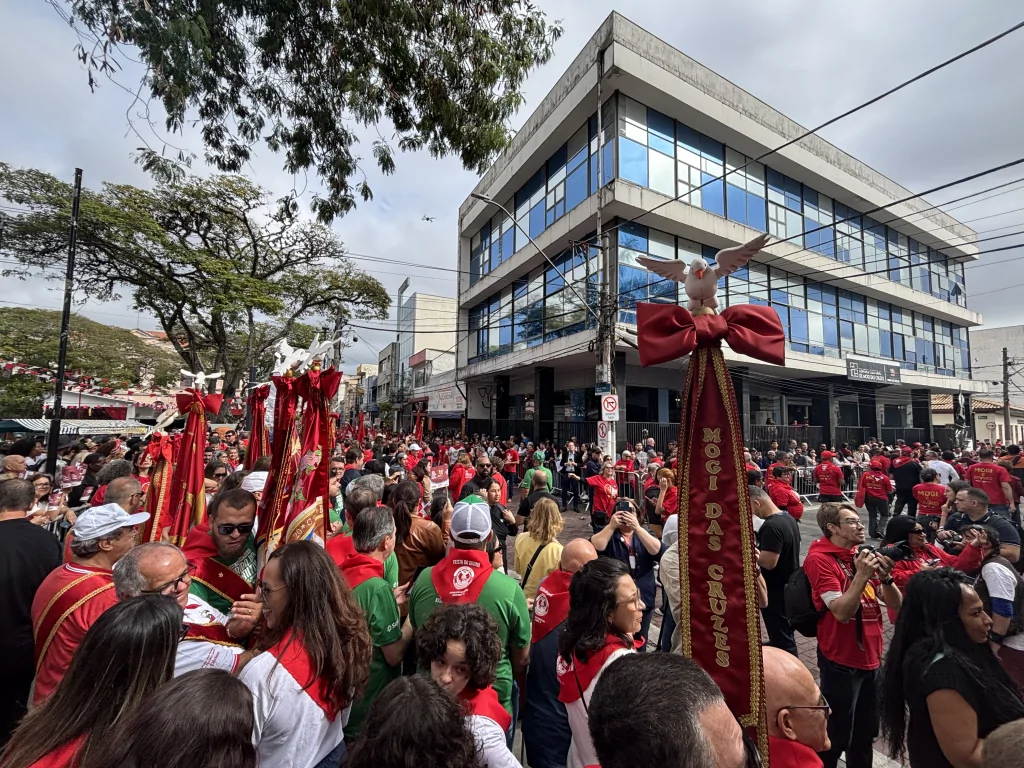 Devotos do Divino lotaram as ruas de Mogi das Cruzes durante o Cortejo | Fabrício Mello/O Diário
