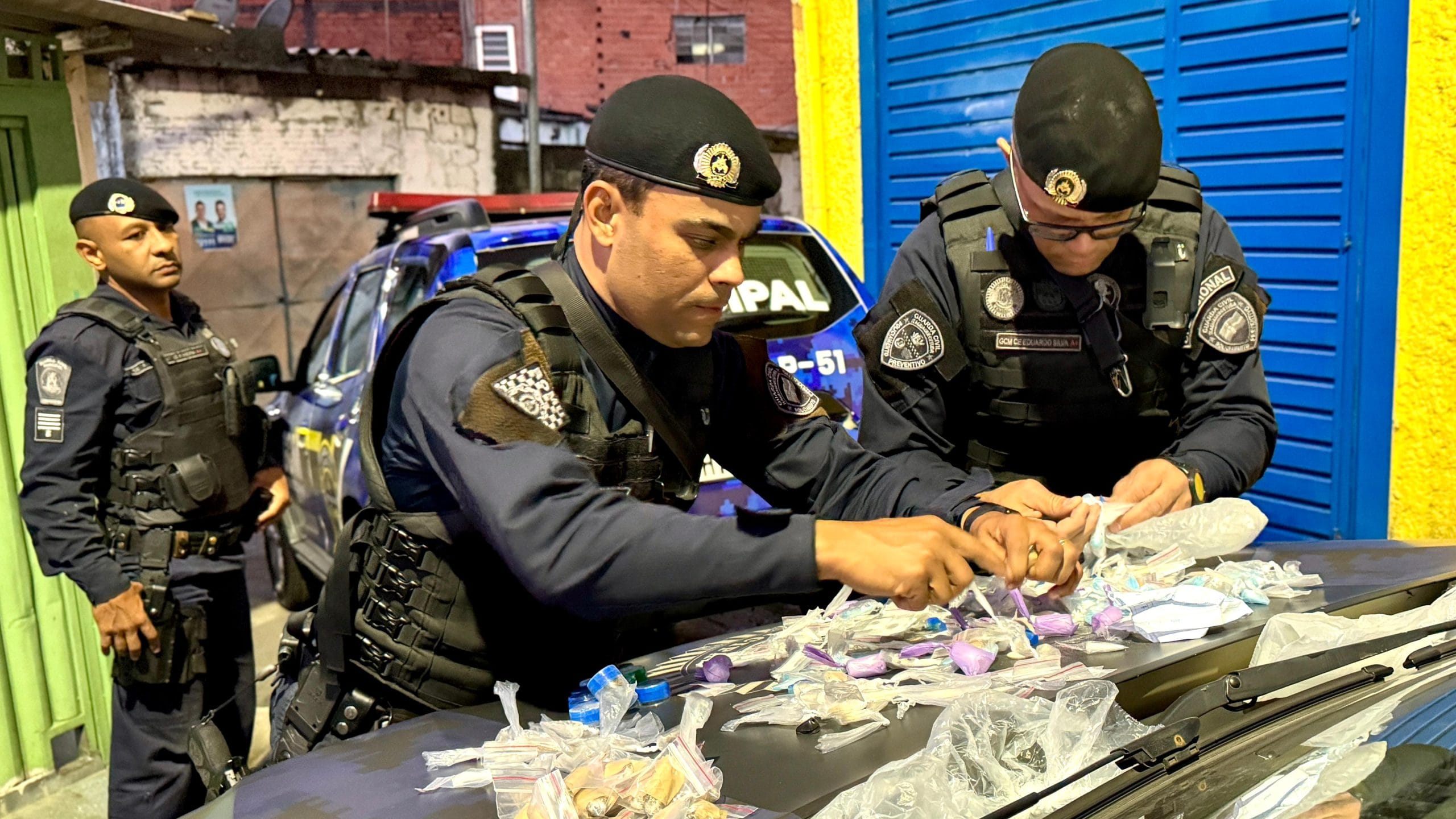 GCM de Itaquá apreende mais de 500 porções de drogas e detém homem