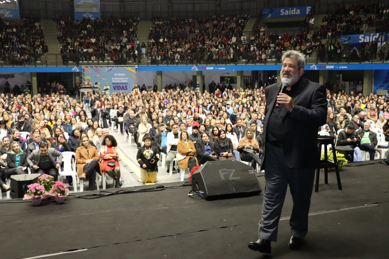 Evento com Mario Sergio Cortella reúne 4 mil pessoas na Arena Suzano