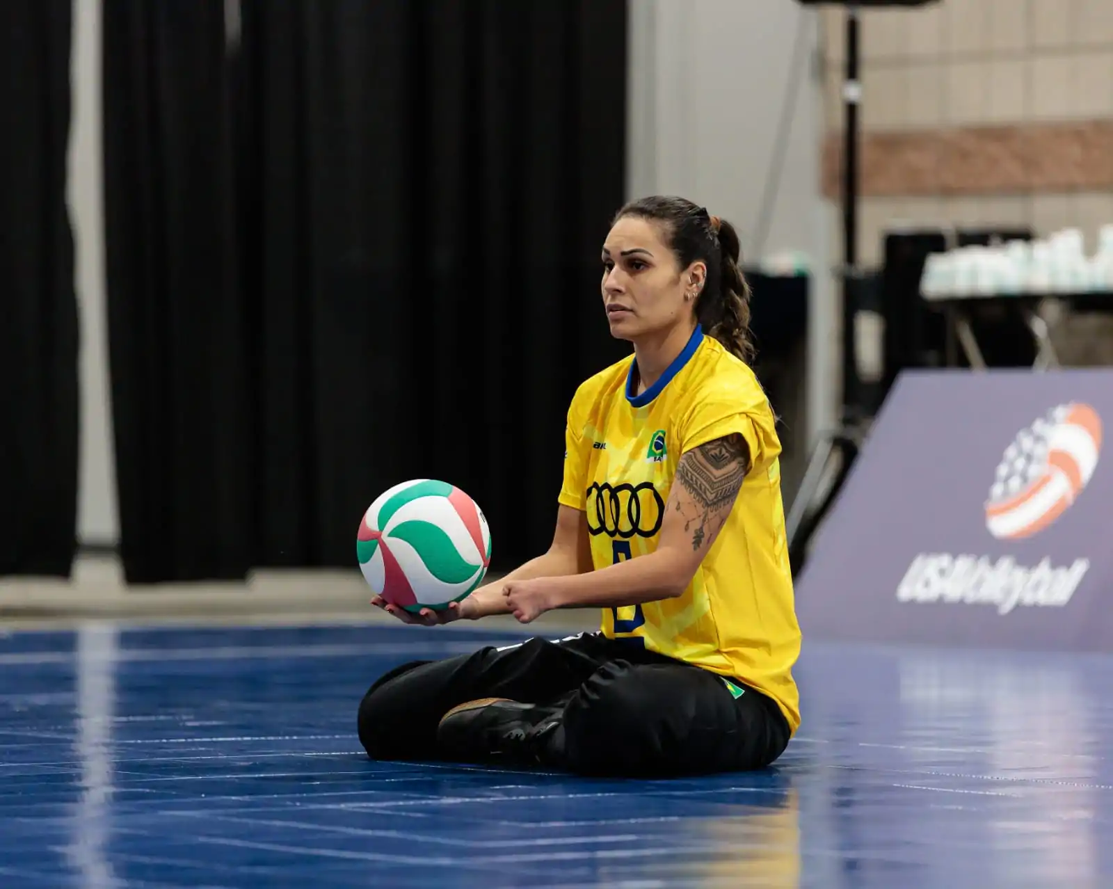 Professora de Suzano é destaque na seleção brasileira de vôlei sentado