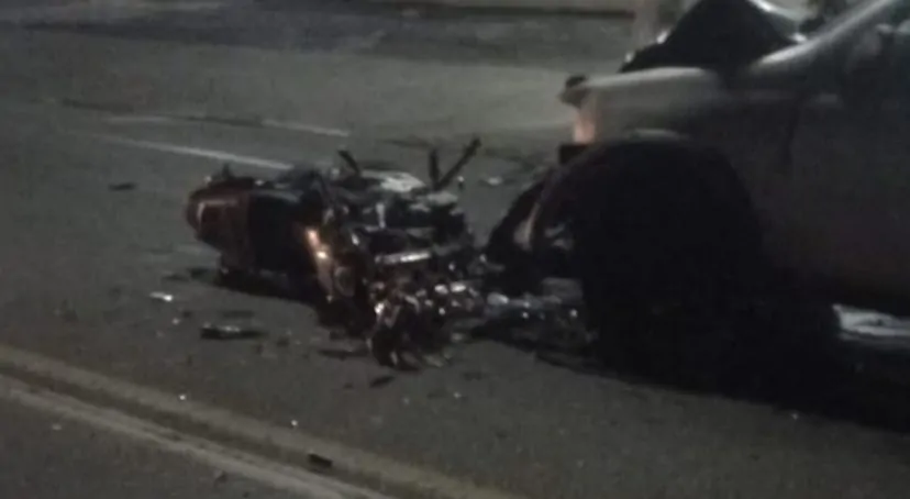 Motociclista morre após colidir contra carro em Ferraz de Vasconcelos