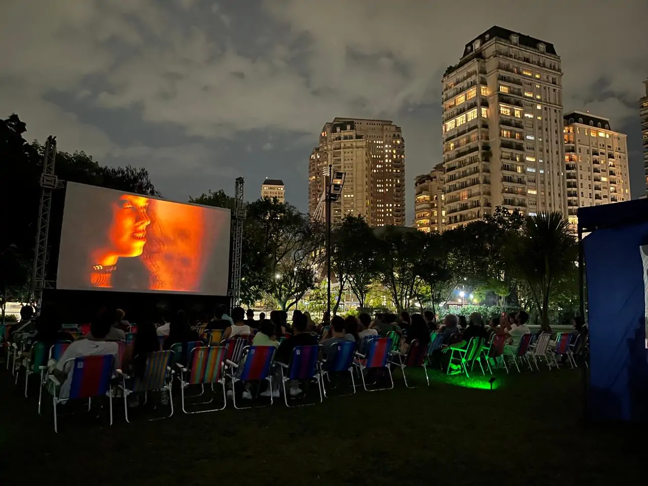 Cine na Praça exibe 'Cruella' e 'Moana 2' neste fim de semana em Mogi; veja locais