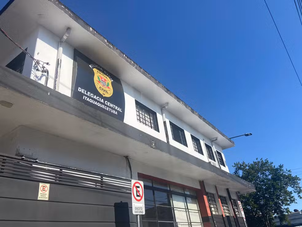 Mulher é presa após esfaquear o marido e desacatar polícia, em Itaquá