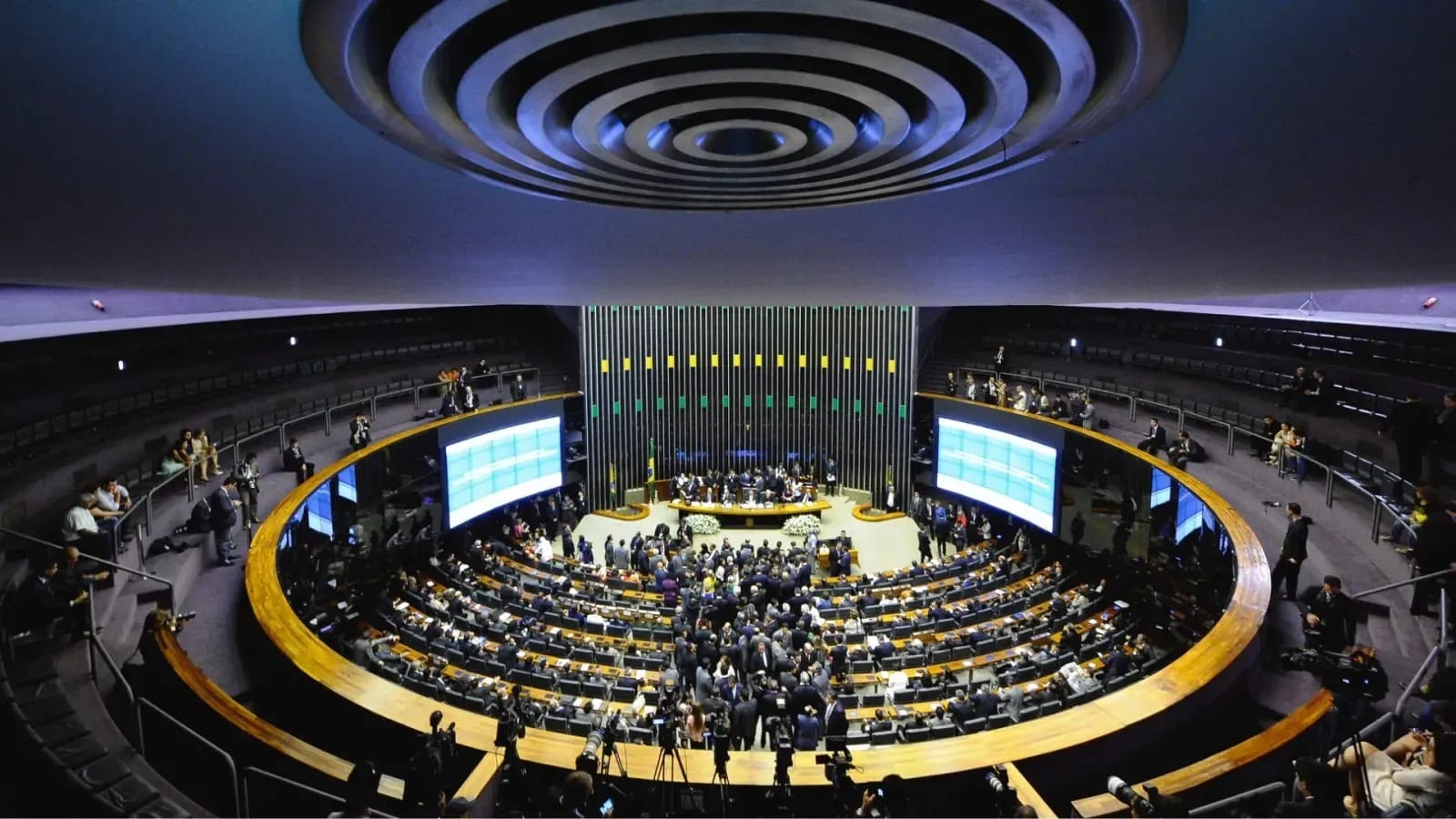 Congresso analisa nesta semana projetos contra adultização nas redes