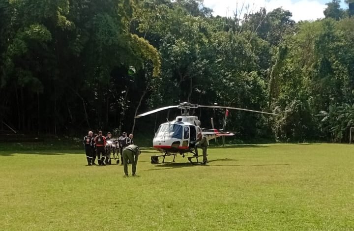 Homem é socorrido por helicóptero e encaminhado ao Hospital Luzia de Pinho Melo