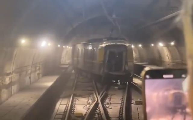 Vídeo: Trem da Linha 4-Amarela descarrila e vagão se solta da composição