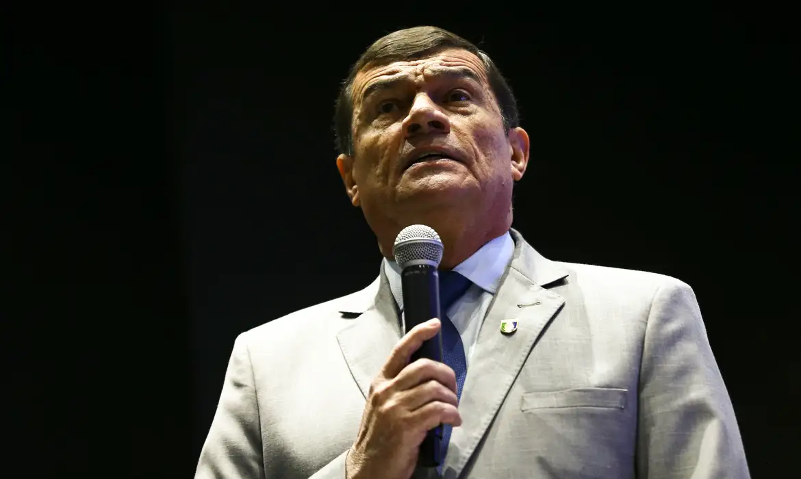 Ex-ministro tentou fazer Bolsonaro desistir da ideia de golpe, diz defesa