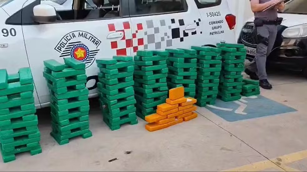 Homem é preso com 230 kg de maconha e crack em Porto Feliz; droga saiu de Suzano, diz PM