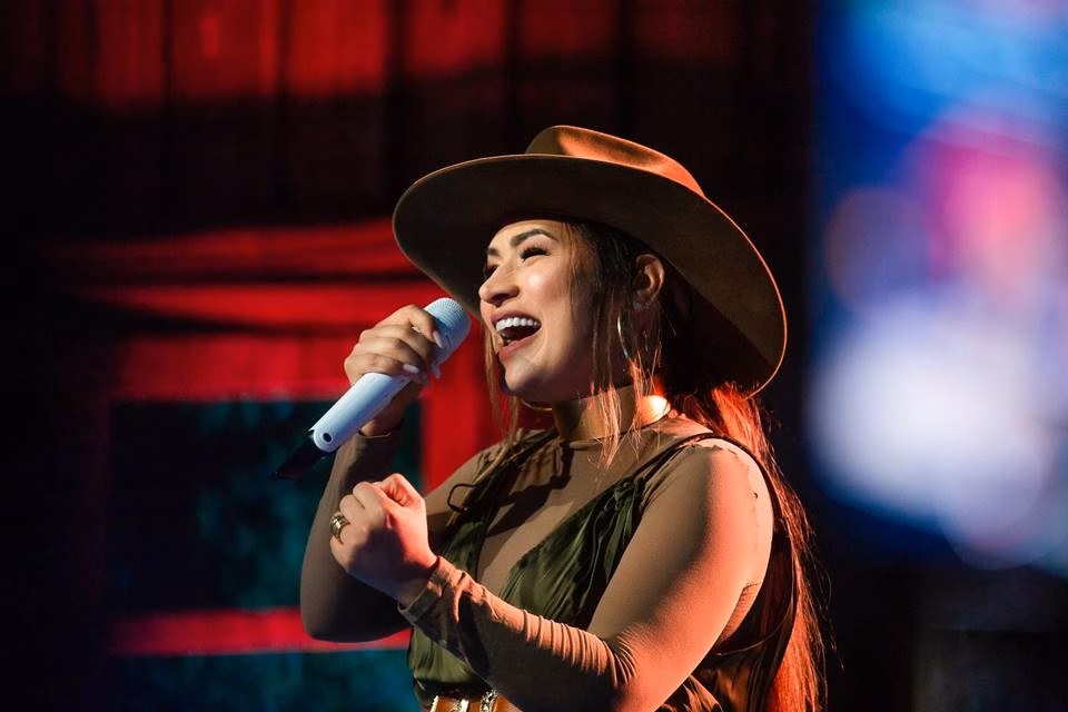 Simone Mendes confirma show em Poá durante o Orquídea Fest