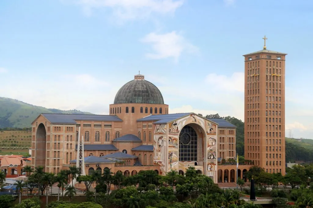 Aparecida deve receber 450 mil visitantes no feriado e movimentar R$ 168 milhões