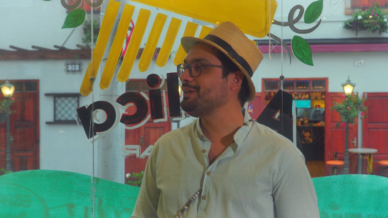 Matheus Borges conduz oficina final do projeto 'Palavra-Terra-Corpo – Educar com Poesia', em Poá