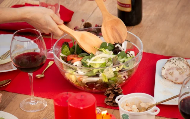 Nutricionista dá dicas de como manter uma alimentação equilibrada nas festas de fim de ano