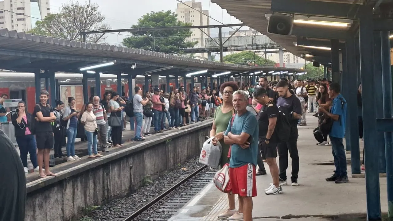 Parada em Suzano ocorre devido à falha de energia na Estação Mogi das Cruzes, diz CPTM