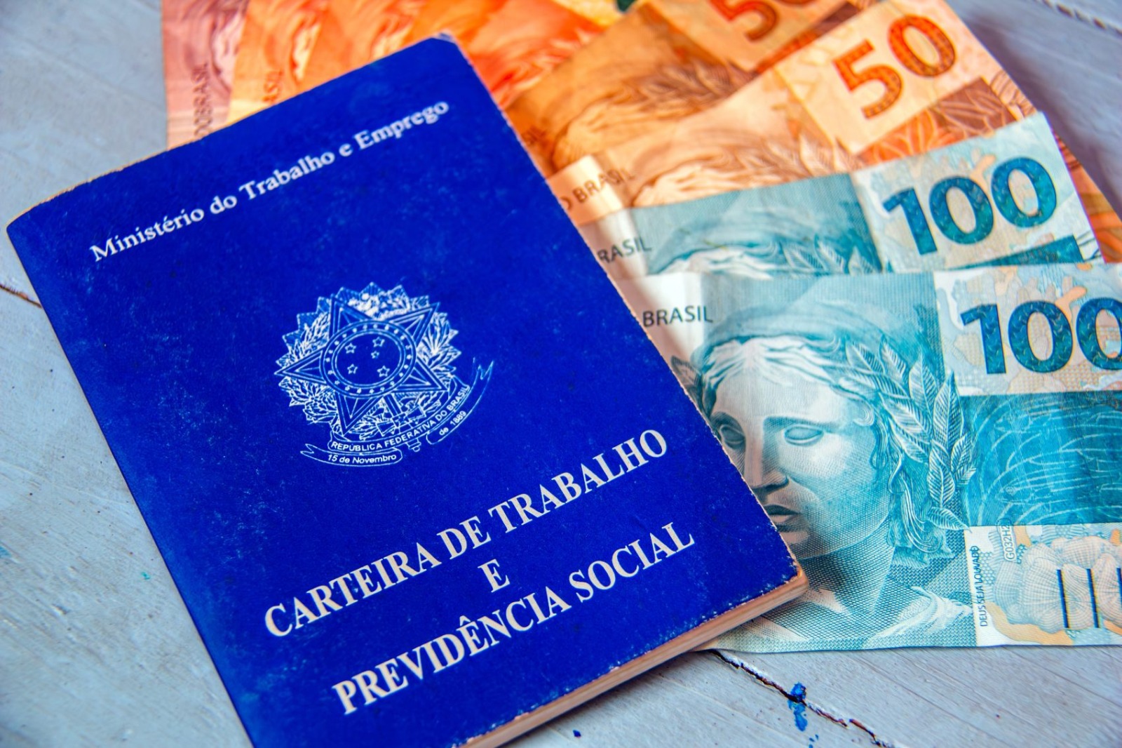 Salário mínimo passa a ser de R$ 1.621 a partir de 2026