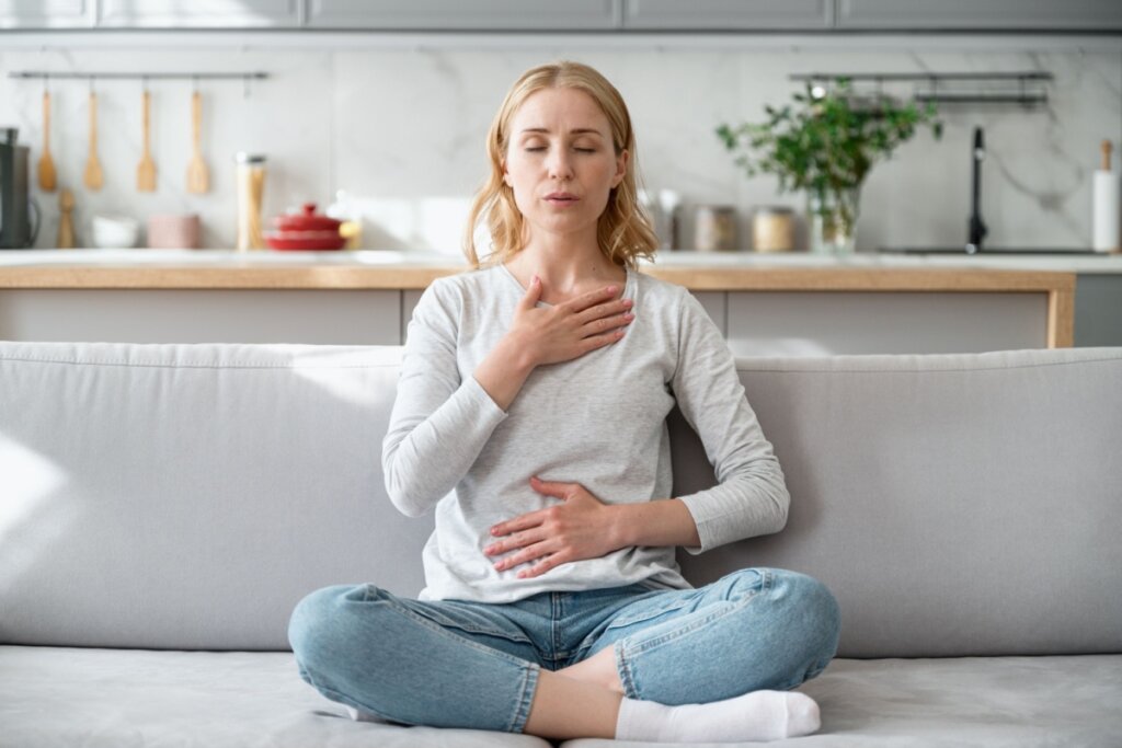 Pilates no dia a dia: 4 exercícios fáceis para fortalecer o corpo